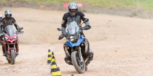 O que se aprende em um curso de pilotagem de moto?